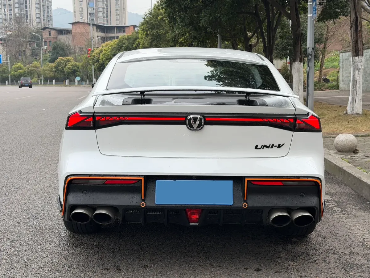 2024 ChangAn UNI-V 2.0T 233HP L4 8AT,autocango,china used car exporter,china ev exporter,chinese used car exporter,chinese used ev exporter