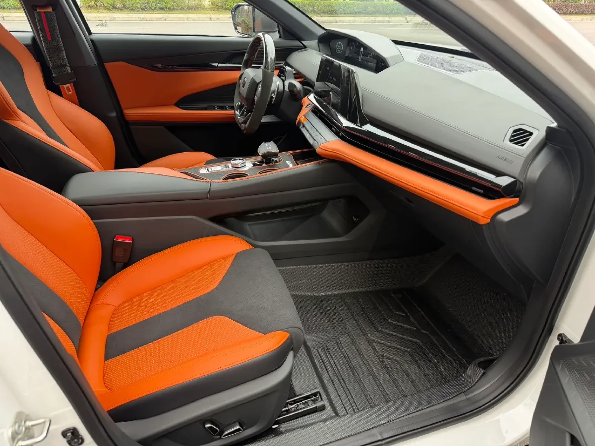 2024 ChangAn UNI-V 2.0T 233HP L4 8AT,autocango,china used car exporter,china ev exporter,chinese used car exporter,chinese used ev exporter