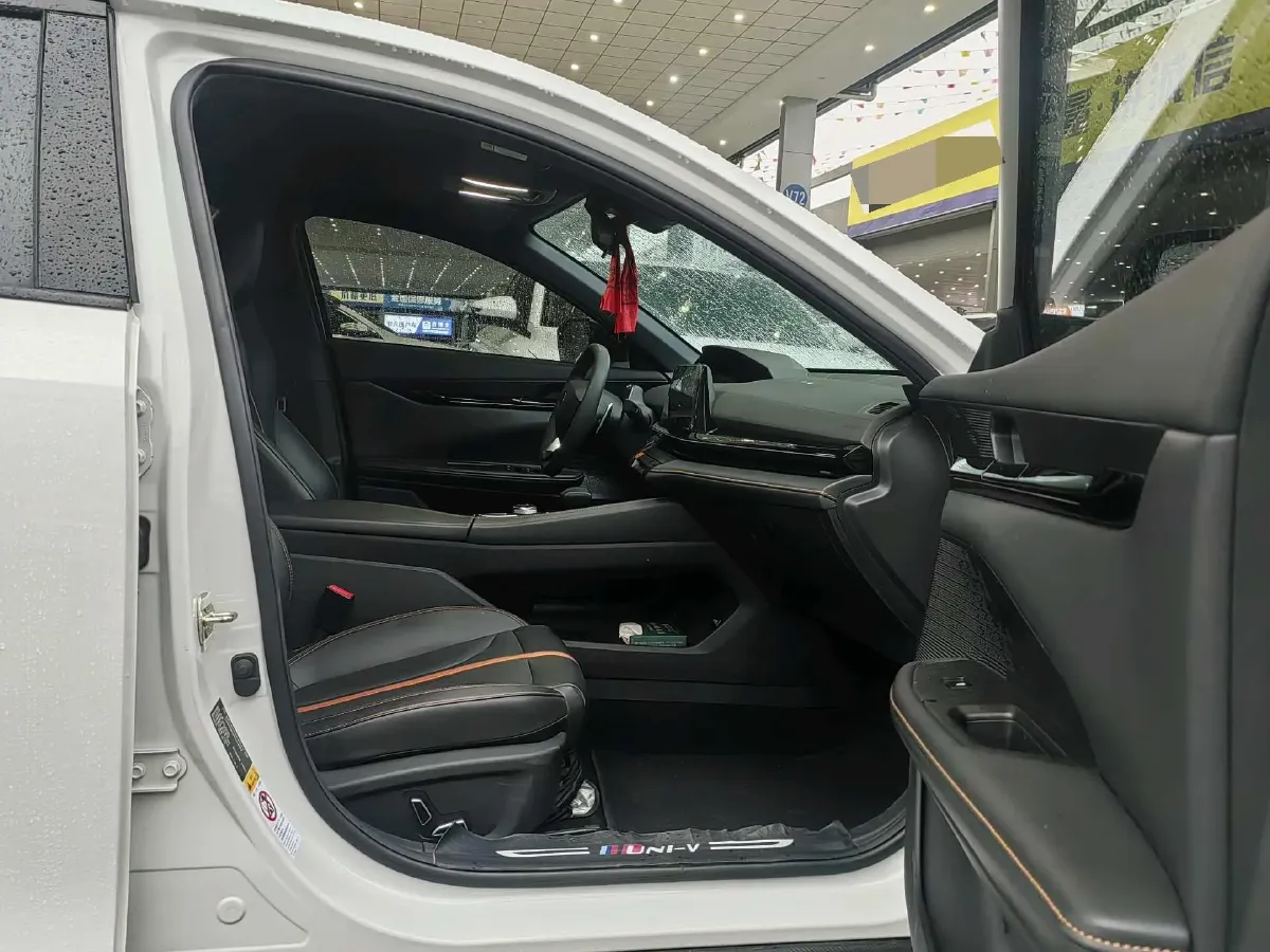 2024 ChangAn UNI-V 1.5T 188HP L4 7DCT,autocango,china used car exporter,china ev exporter,chinese used car exporter,chinese used ev exporter