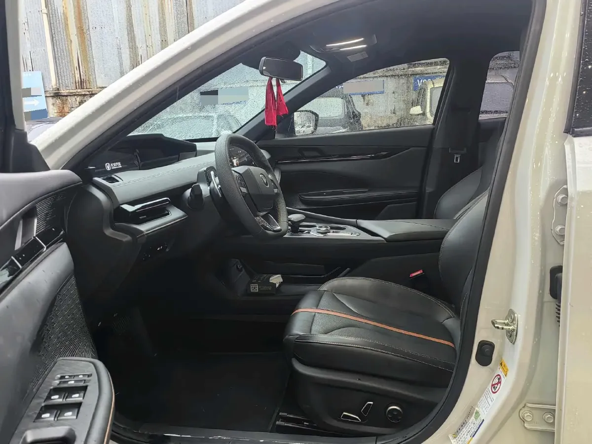 2024 ChangAn UNI-V 1.5T 188HP L4 7DCT,autocango,china used car exporter,china ev exporter,chinese used car exporter,chinese used ev exporter