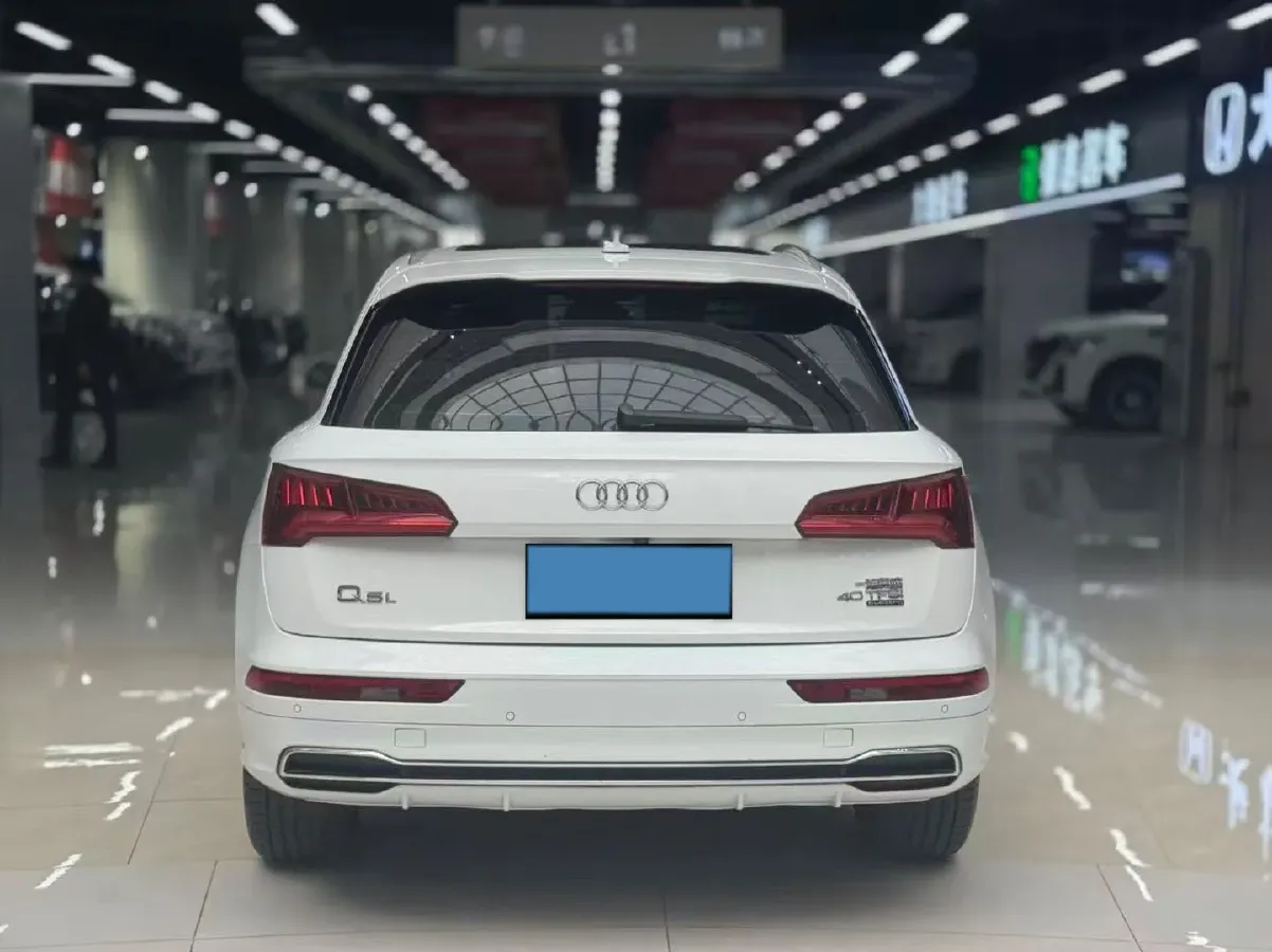 2020 Audi Q5L 2.0T 190HP L4 7DCT,autocango,china used car exporter,china ev exporter,chinese used car exporter,chinese used ev exporter