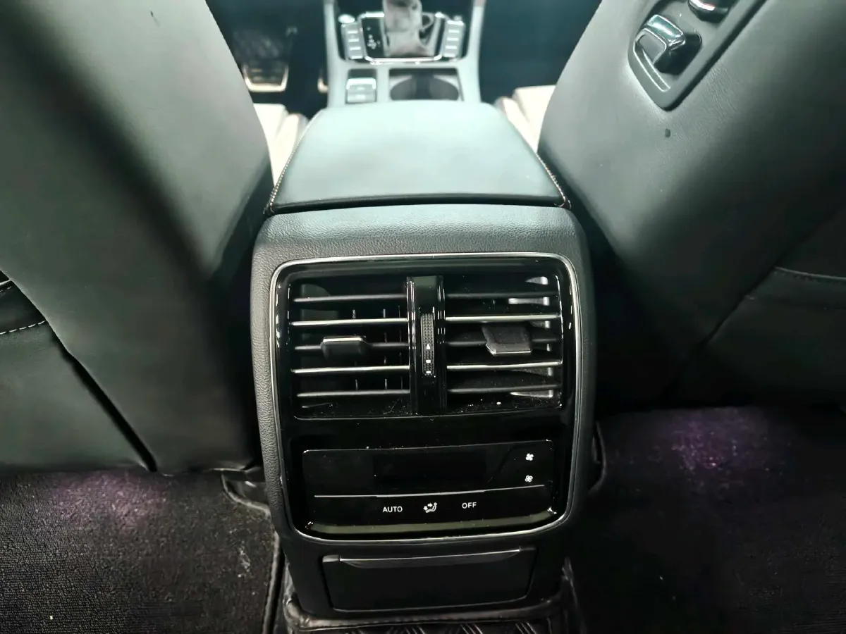 2023 Volkswagen Magotan 2.0T 186HP L4 7DCT,autocango,china used car exporter,china ev exporter,chinese used car exporter,chinese used ev exporter