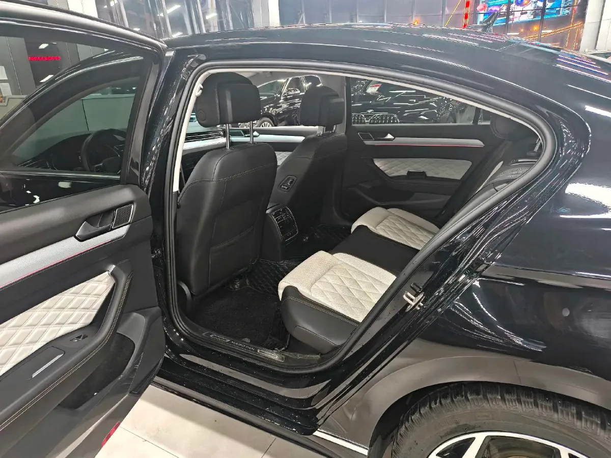 2023 Volkswagen Magotan 2.0T 186HP L4 7DCT,autocango,china used car exporter,china ev exporter,chinese used car exporter,chinese used ev exporter