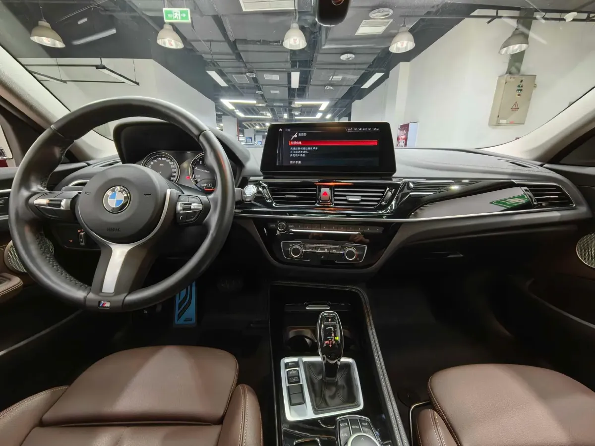 2022 BMW 1 Series 1.5T 140HP L3 7DCT,autocango,china used car exporter,china ev exporter,chinese used car exporter,chinese used ev exporter