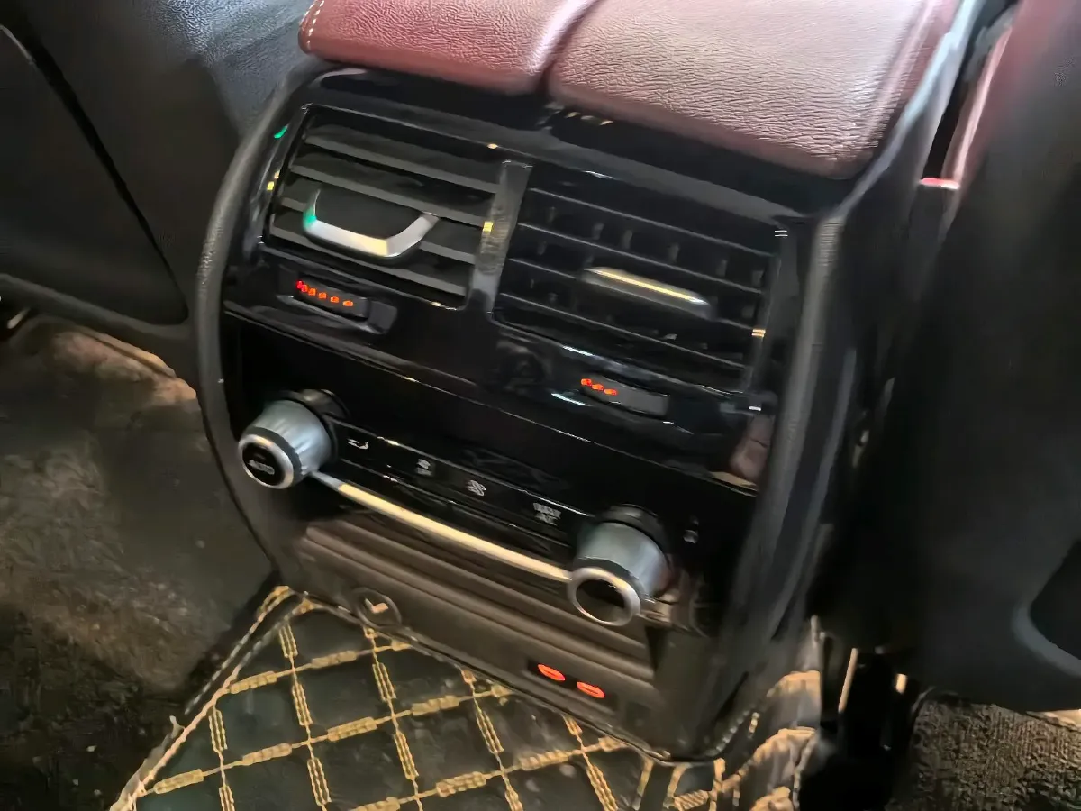 2022 BMW 5 Series 2.0T 252HP L4 8AT,autocango,china used car exporter,china ev exporter,chinese used car exporter,chinese used ev exporter