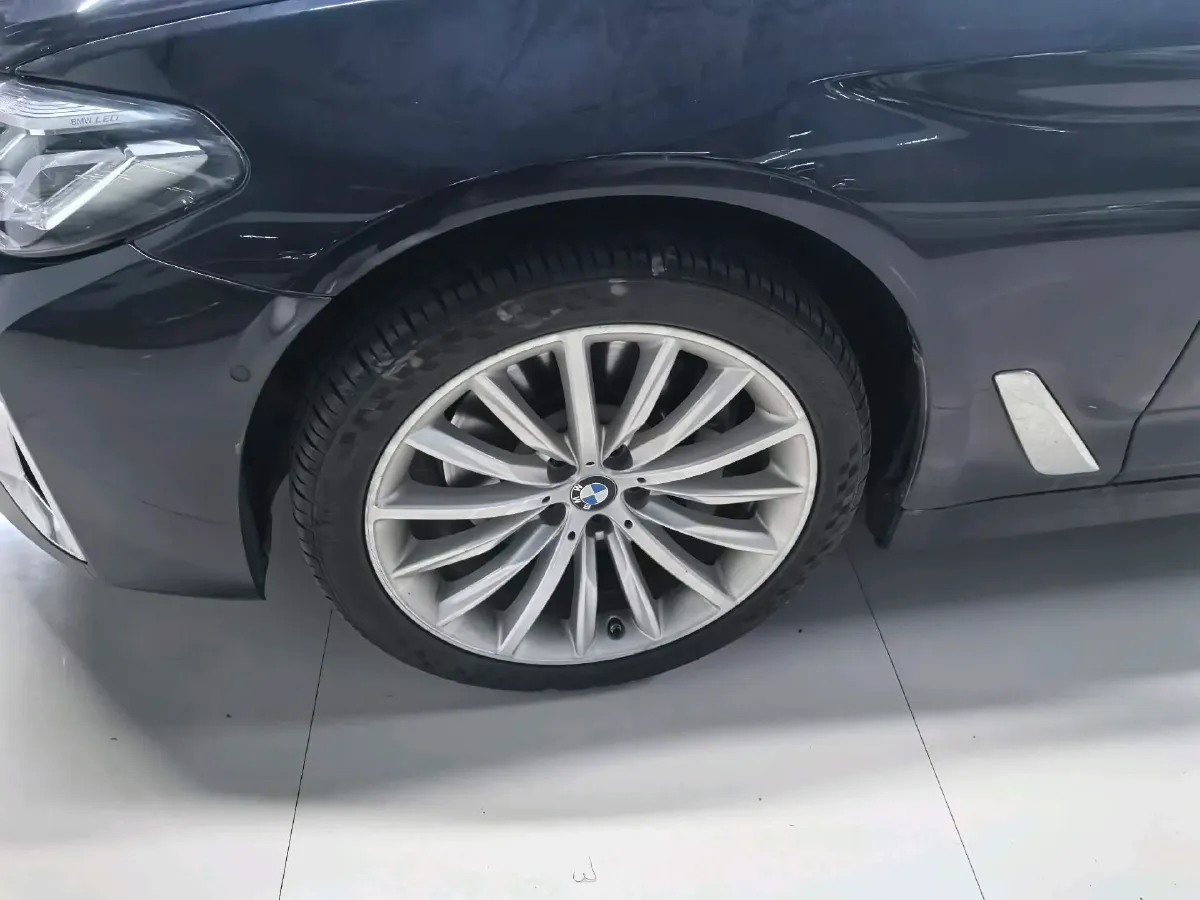 2022 BMW 5 Series 2.0T 252HP L4 8AT,autocango,china used car exporter,china ev exporter,chinese used car exporter,chinese used ev exporter