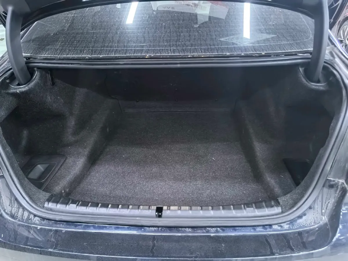 2022 BMW 5 Series 2.0T 252HP L4 8AT,autocango,china used car exporter,china ev exporter,chinese used car exporter,chinese used ev exporter