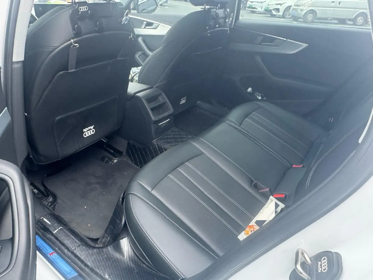 2024 Audi A4L 2.0T 190HP L4 7DCT,autocango,china used car exporter,china ev exporter,chinese used car exporter,chinese used ev exporter