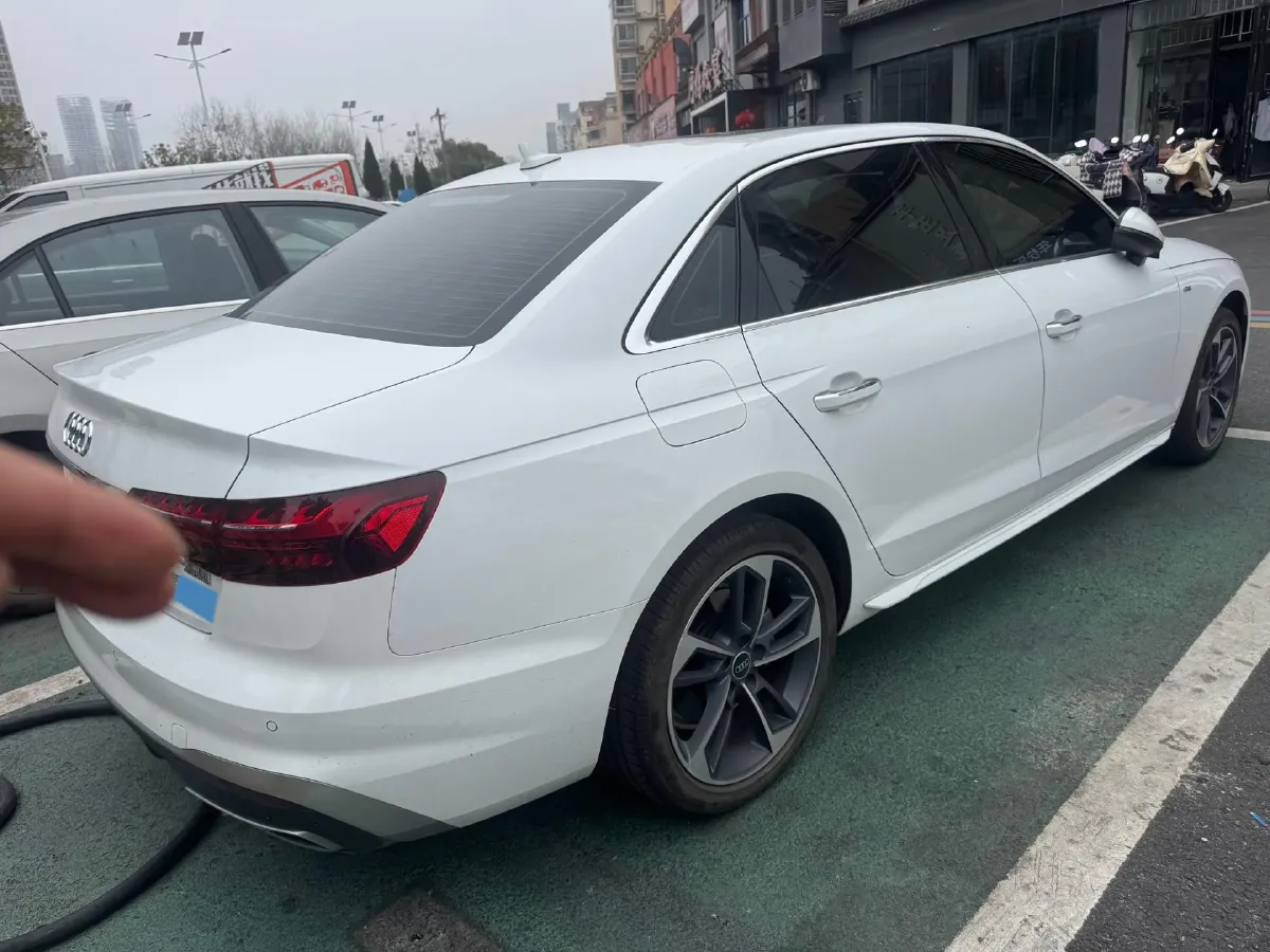 2024 Audi A4L 2.0T 190HP L4 7DCT,autocango,china used car exporter,china ev exporter,chinese used car exporter,chinese used ev exporter