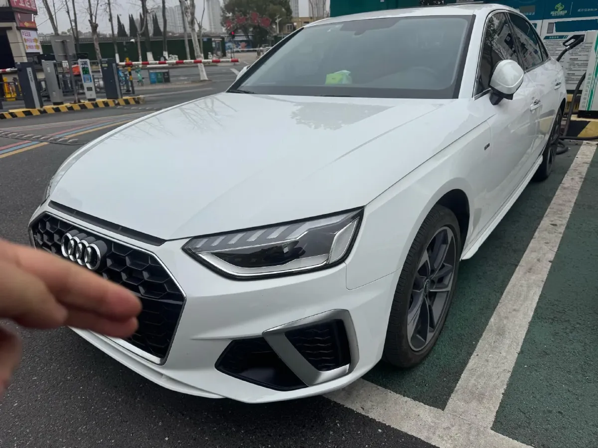 2024 Audi A4L 2.0T 190HP L4 7DCT,autocango,china used car exporter,china ev exporter,chinese used car exporter,chinese used ev exporter