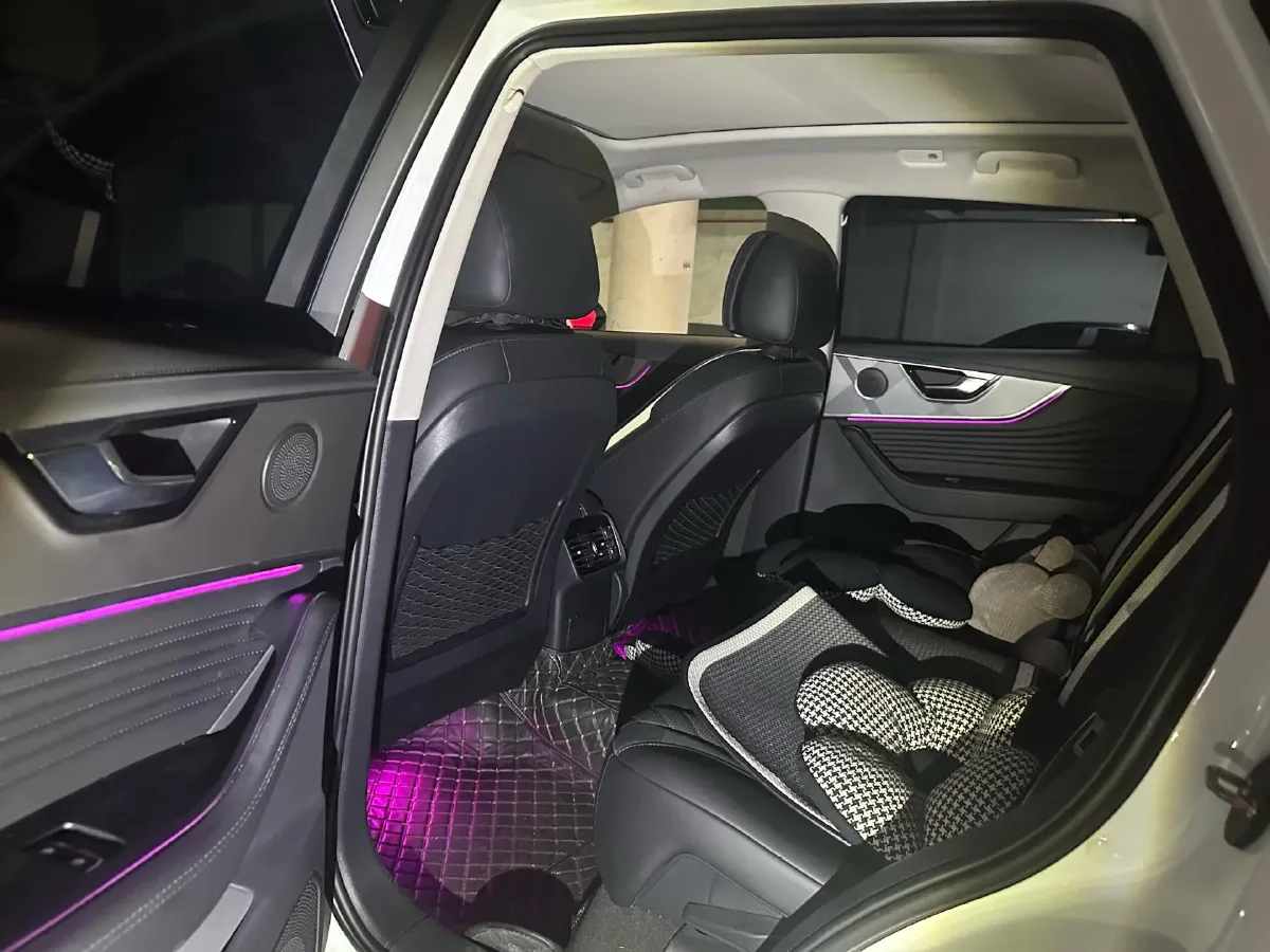 2023 HongQi HS5 2.0T 252HP L4 8AT,autocango,china used car exporter,china ev exporter,chinese used car exporter,chinese used ev exporter