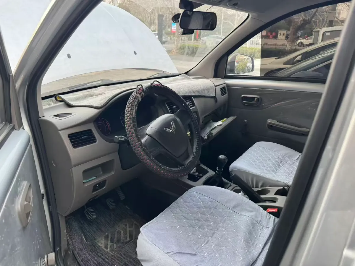 2019 WuLing RongGuang V 1.5L 99HP L4 6MT,autocango,china used car exporter,china ev exporter,chinese used car exporter,chinese used ev exporter