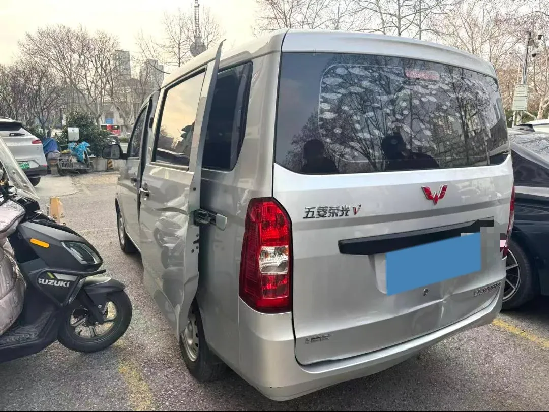 2019 WuLing RongGuang V 1.5L 99HP L4 6MT,autocango,china used car exporter,china ev exporter,chinese used car exporter,chinese used ev exporter