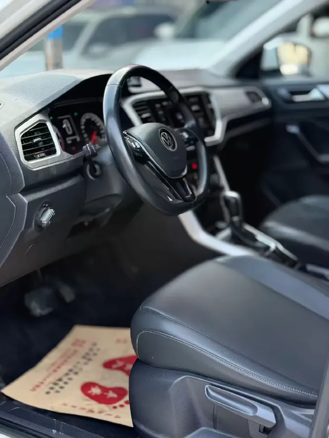 2022 Volkswagen T-Roc 1.4T 150HP L4 7DCT,autocango,china used car exporter,china ev exporter,chinese used car exporter,chinese used ev exporter