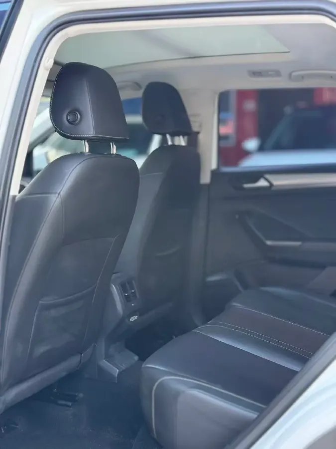 2022 Volkswagen T-Roc 1.4T 150HP L4 7DCT,autocango,china used car exporter,china ev exporter,chinese used car exporter,chinese used ev exporter