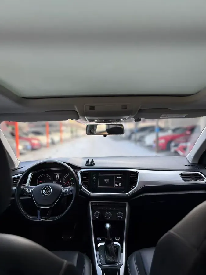 2022 Volkswagen T-Roc 1.4T 150HP L4 7DCT,autocango,china used car exporter,china ev exporter,chinese used car exporter,chinese used ev exporter
