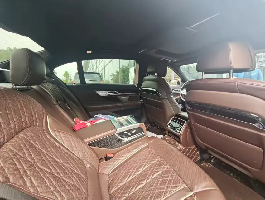 2021 BMW 7 Series 3.0T 340HP L6 8AT,autocango,china used car exporter,china ev exporter,chinese used car exporter,chinese used ev exporter