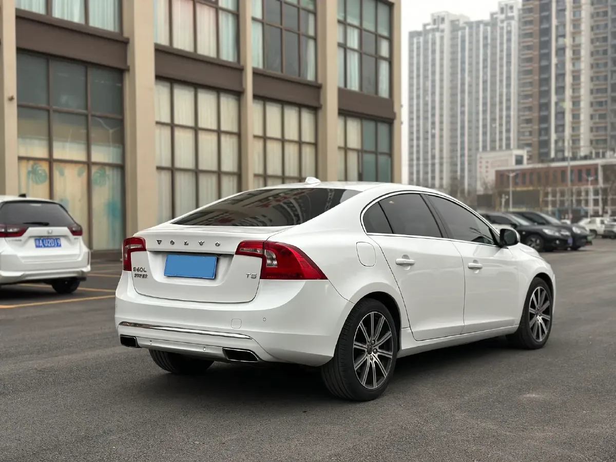 2018 Volvo S60 2.0T 245HP L4 8AT,autocango,china used car exporter,china ev exporter,chinese used car exporter,chinese used ev exporter