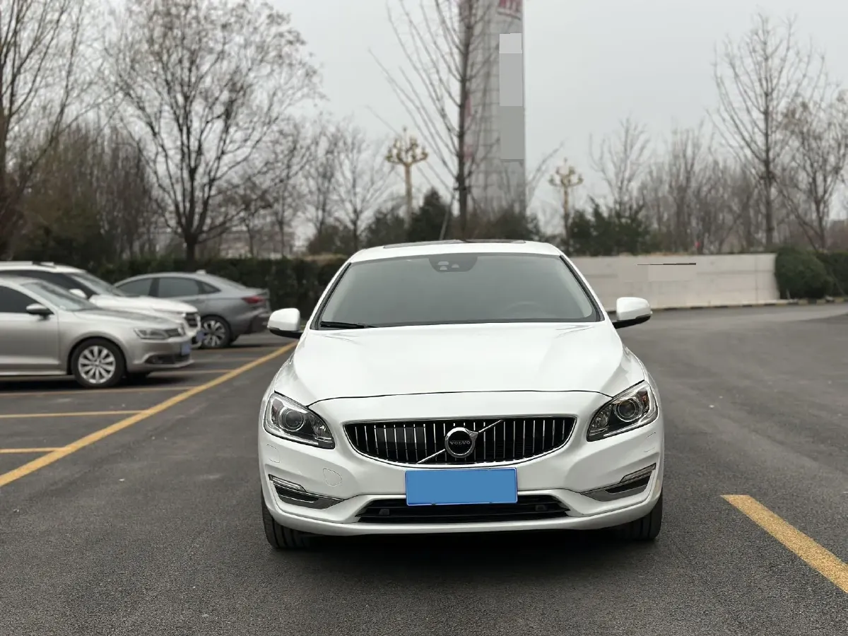 2018 Volvo S60 2.0T 245HP L4 8AT,autocango,china used car exporter,china ev exporter,chinese used car exporter,chinese used ev exporter