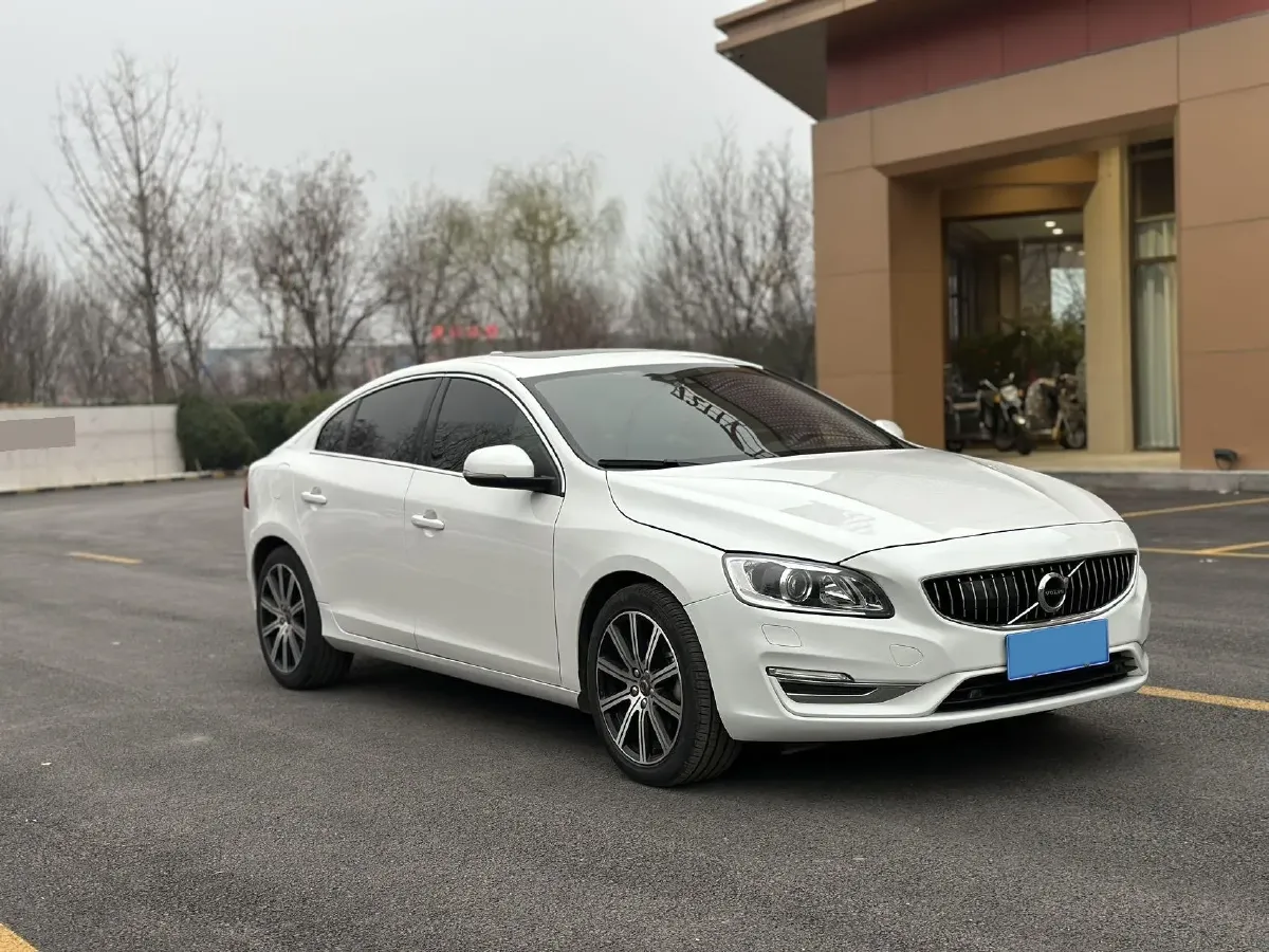 2018 Volvo S60 2.0T 245HP L4 8AT,autocango,china used car exporter,china ev exporter,chinese used car exporter,chinese used ev exporter