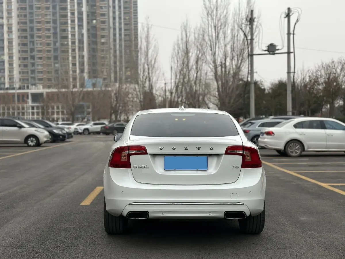 2018 Volvo S60 2.0T 245HP L4 8AT,autocango,china used car exporter,china ev exporter,chinese used car exporter,chinese used ev exporter