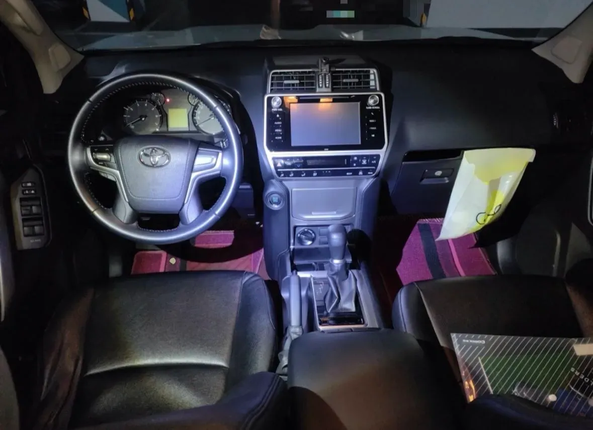 2018 Land Rover Discovery Sport 2.0T 241HP L4 9AT,autocango,china used car exporter,china ev exporter,chinese used car exporter,chinese used ev exporter