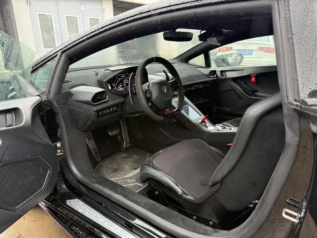 2021 Lamborghini Huracán 5.2L 640HP V10 7DCT,autocango,china used car exporter,china ev exporter,chinese used car exporter,chinese used ev exporter