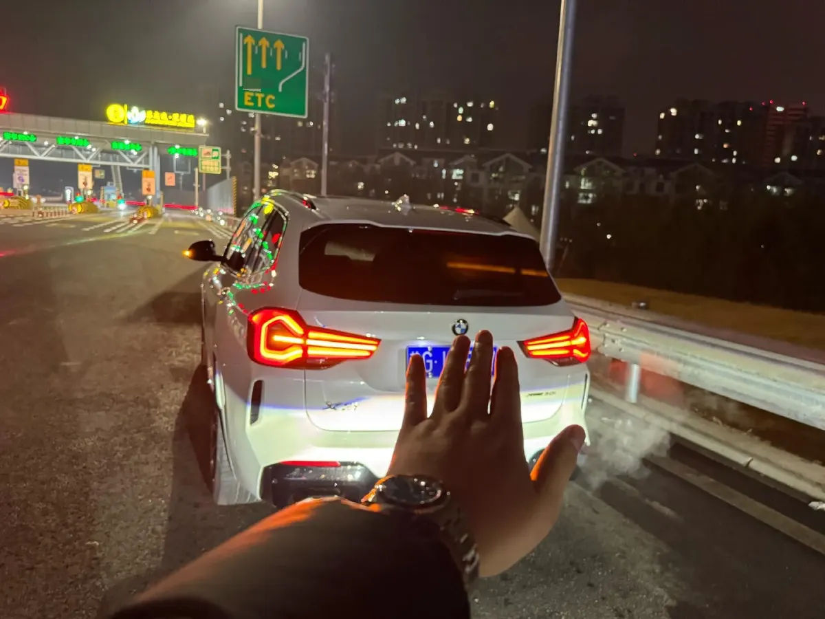 2022 BMW X3 2.0T 252HP L4 8AT,autocango,china used car exporter,china ev exporter,chinese used car exporter,chinese used ev exporter