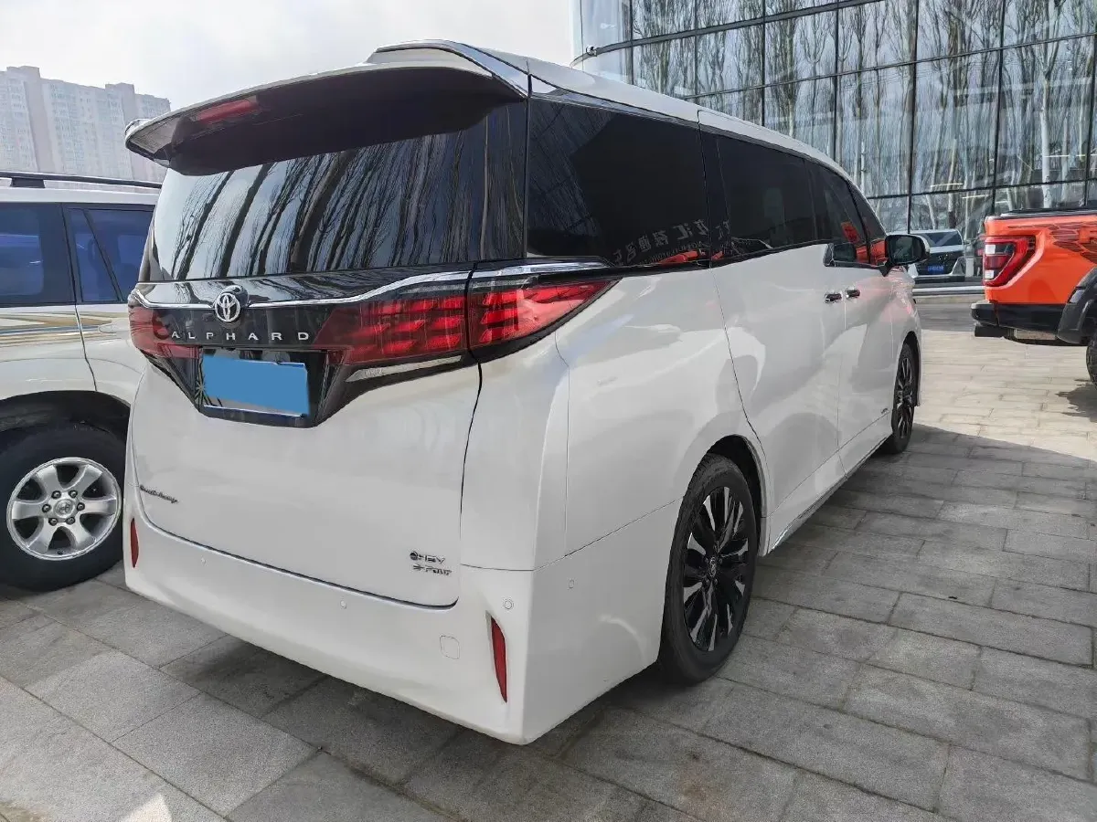 2024 Toyota Alphard 2.5L 190HP L4 E-CVT Hybrid,autocango,china used car exporter,china ev exporter,chinese used car exporter,chinese used ev exporter