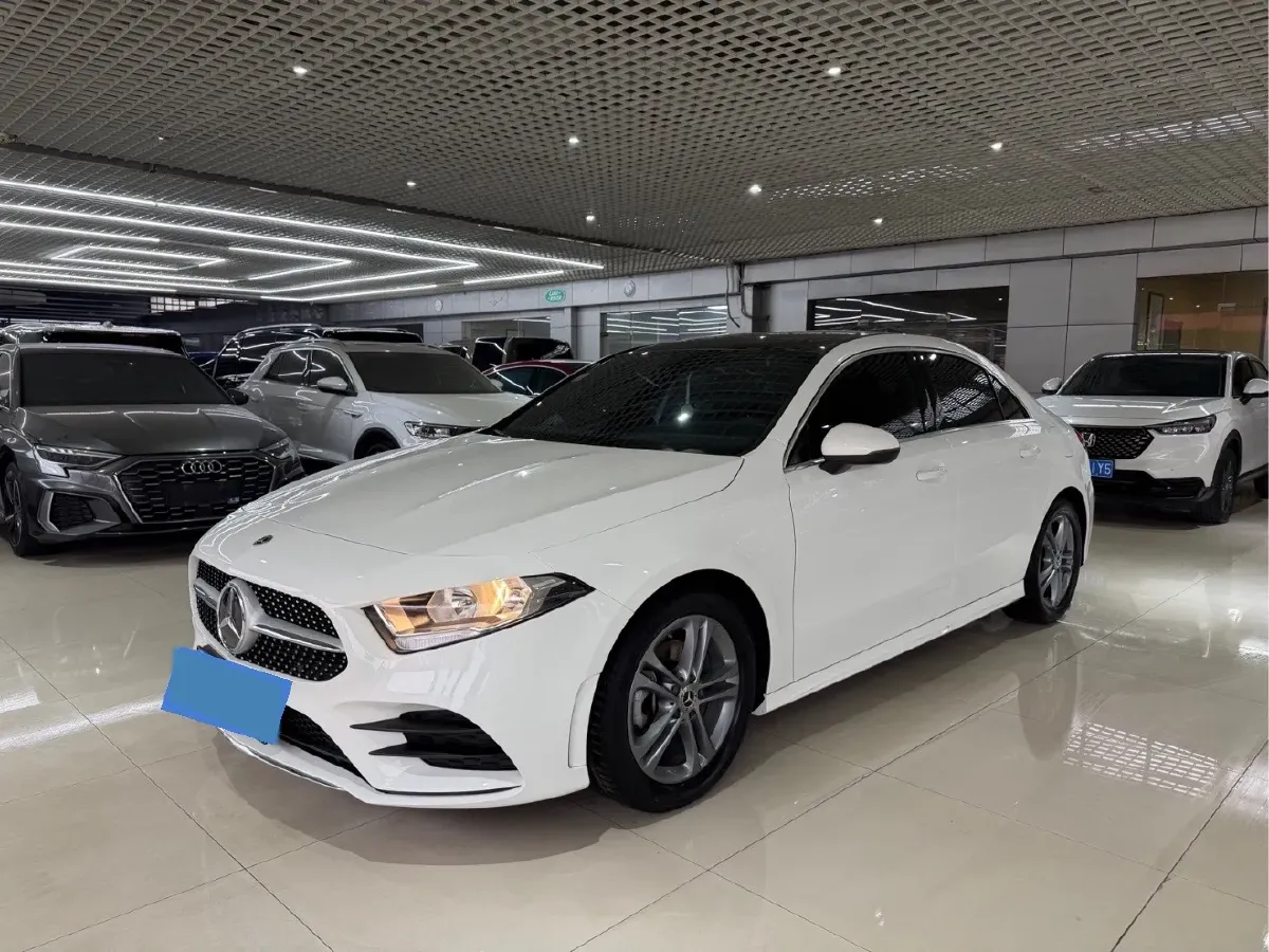 2021 Mercedes-Benz A Class 1.3T 136HP L4 7DCT,autocango,china used car exporter,china ev exporter,chinese used car exporter,chinese used ev exporter