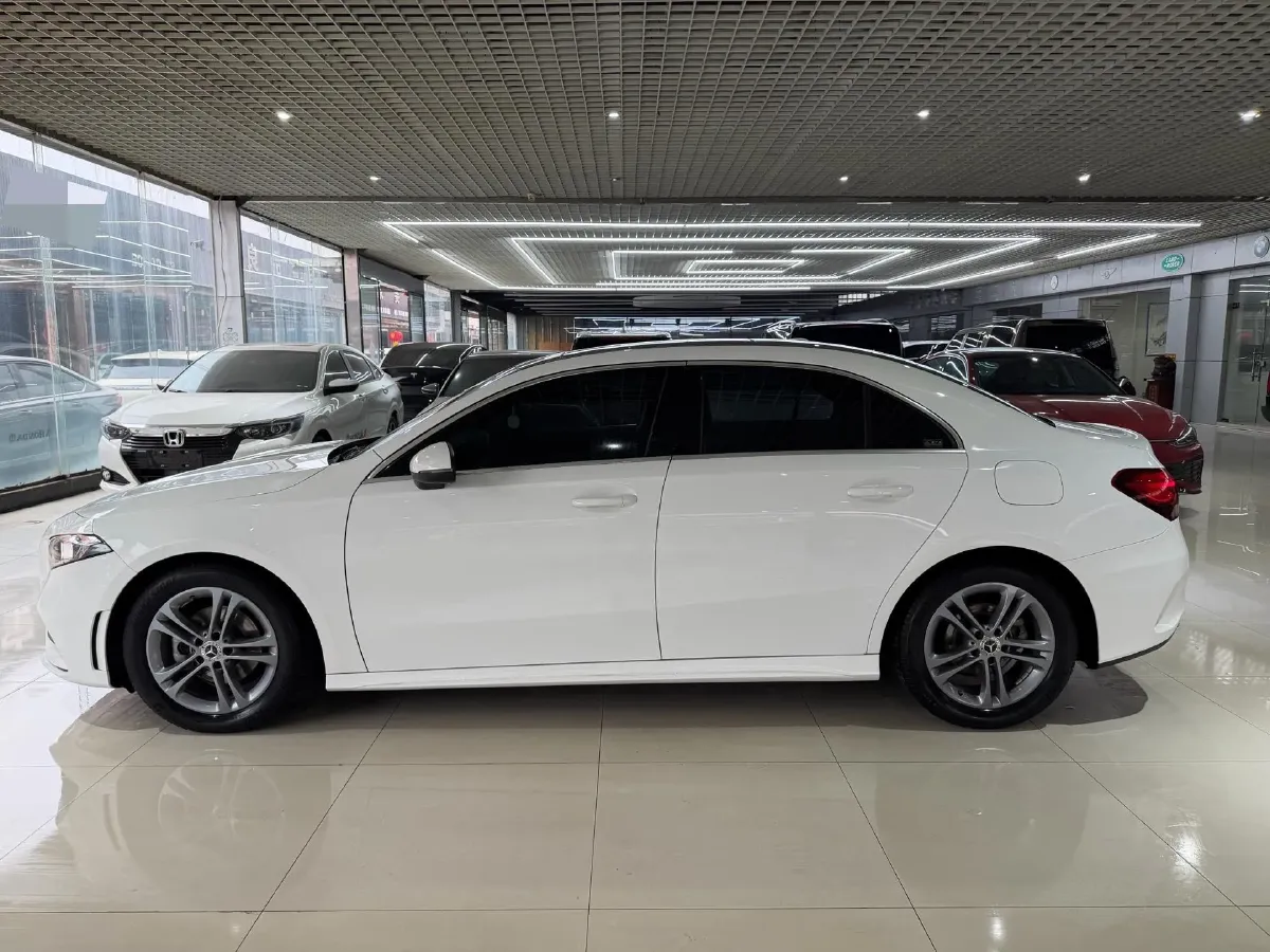 2021 Mercedes-Benz A Class 1.3T 136HP L4 7DCT,autocango,china used car exporter,china ev exporter,chinese used car exporter,chinese used ev exporter