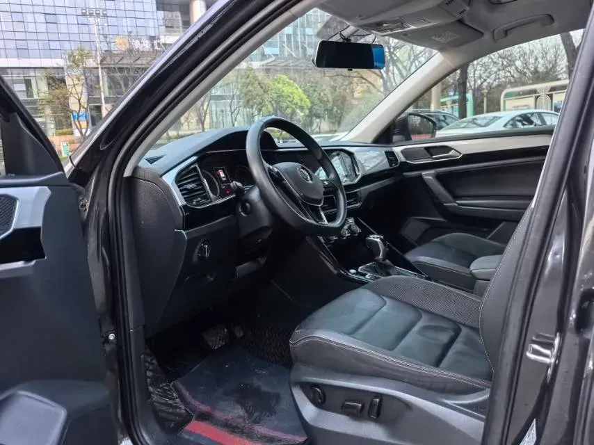 2019 MINI CLUBMAN 1.5T 102HP L3 6AT,autocango,china used car exporter,china ev exporter,chinese used car exporter,chinese used ev exporter