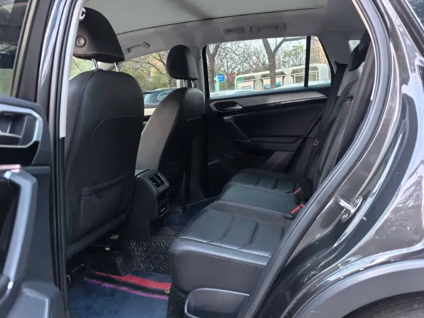 2019 MINI CLUBMAN 1.5T 102HP L3 6AT,autocango,china used car exporter,china ev exporter,chinese used car exporter,chinese used ev exporter