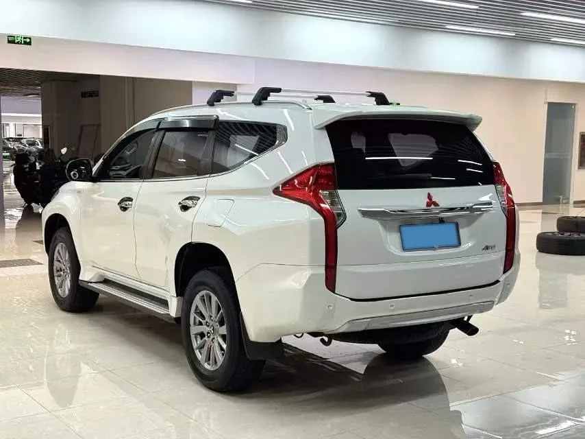 2019 Mitsubishi Pajero 3.0L 209HP V6 8AT,autocango,china used car exporter,china ev exporter,chinese used car exporter,chinese used ev exporter