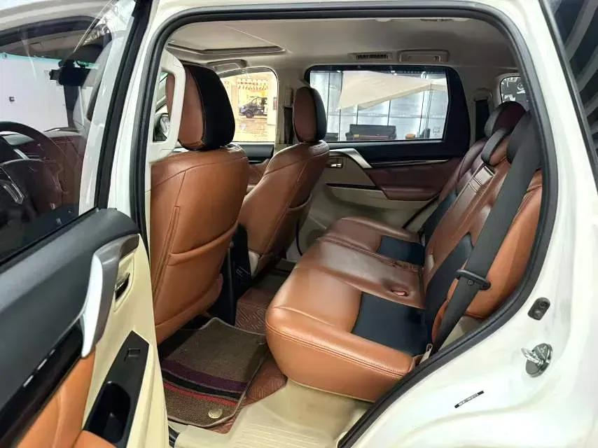 2019 Mitsubishi Pajero 3.0L 209HP V6 8AT,autocango,china used car exporter,china ev exporter,chinese used car exporter,chinese used ev exporter