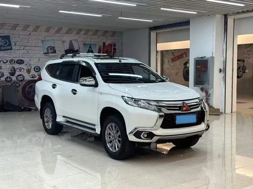 2019 Mitsubishi Pajero 3.0L 209HP V6 8AT,autocango,china used car exporter,china ev exporter,chinese used car exporter,chinese used ev exporter