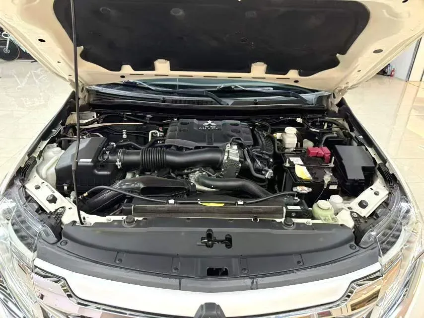 2019 Mitsubishi Pajero 3.0L 209HP V6 8AT,autocango,china used car exporter,china ev exporter,chinese used car exporter,chinese used ev exporter