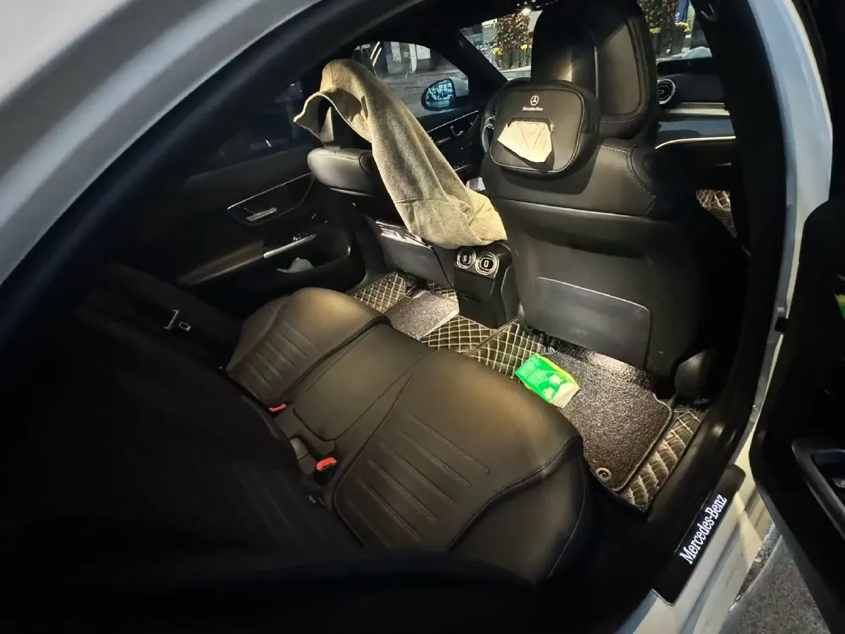 2024 Mercedes-Benz C Class 2.0T 204HP L4 9AT PHEV 25.4KWH,autocango,china used car exporter,china ev exporter,chinese used car exporter,chinese used ev exporter