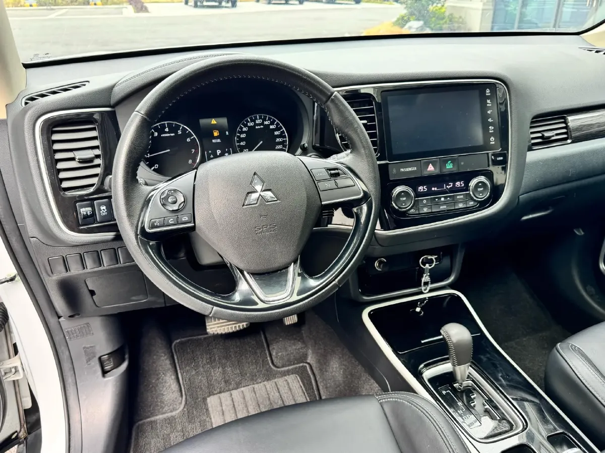 2019 Mitsubishi Outlander 2.0L 166HP L4 CVT,autocango,china used car exporter,china ev exporter,chinese used car exporter,chinese used ev exporter