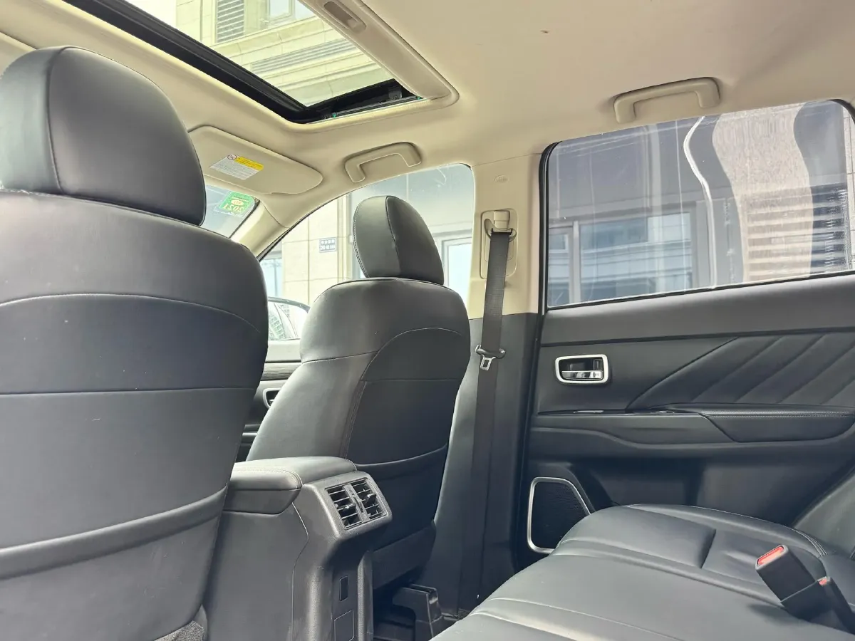 2019 Mitsubishi Outlander 2.0L 166HP L4 CVT,autocango,china used car exporter,china ev exporter,chinese used car exporter,chinese used ev exporter