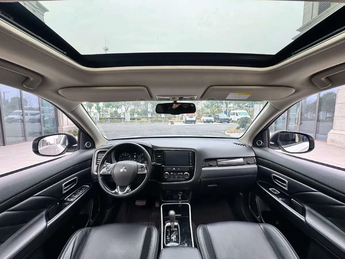 2019 Mitsubishi Outlander 2.0L 166HP L4 CVT,autocango,china used car exporter,china ev exporter,chinese used car exporter,chinese used ev exporter