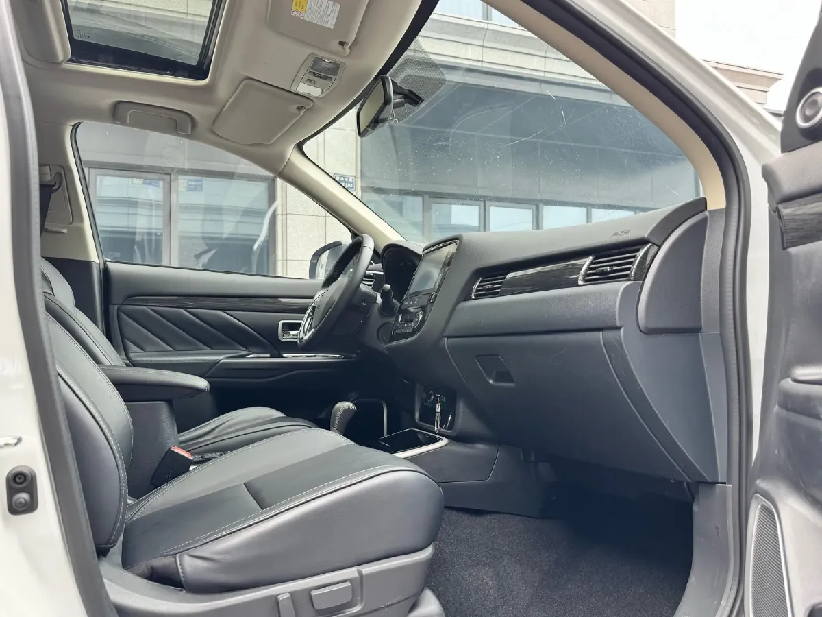 2019 Mitsubishi Outlander 2.0L 166HP L4 CVT,autocango,china used car exporter,china ev exporter,chinese used car exporter,chinese used ev exporter