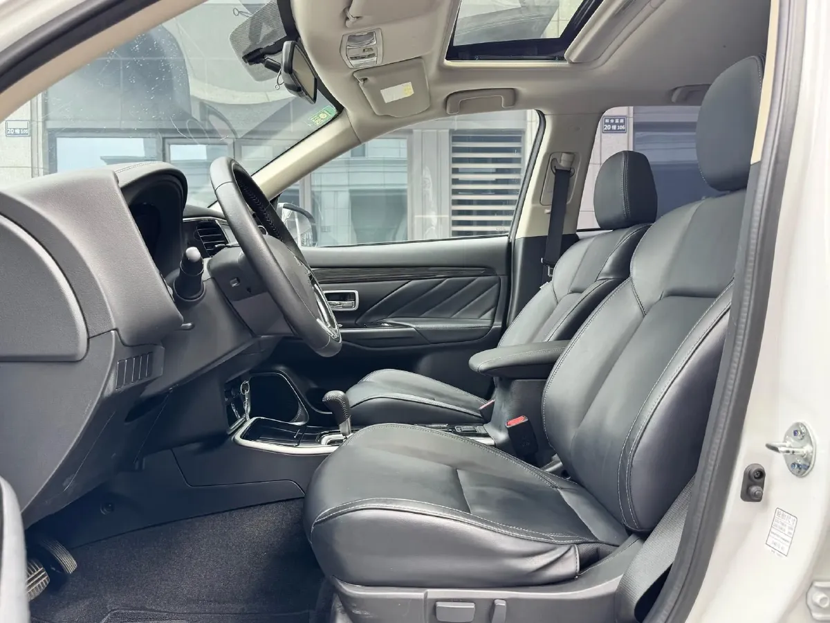 2019 Mitsubishi Outlander 2.0L 166HP L4 CVT,autocango,china used car exporter,china ev exporter,chinese used car exporter,chinese used ev exporter