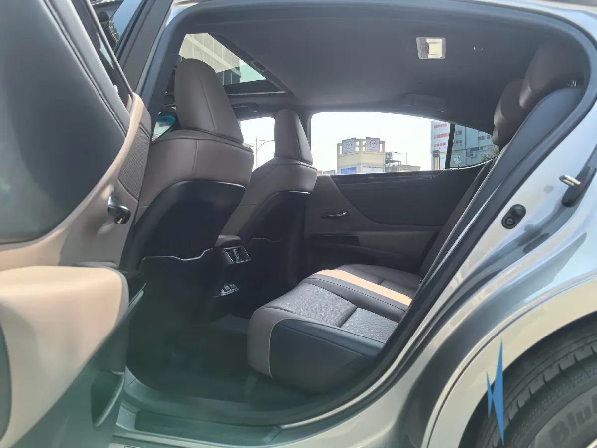 2023 Lexus ES 2.0L 173HP L4 CVT,autocango,china used car exporter,china ev exporter,chinese used car exporter,chinese used ev exporter