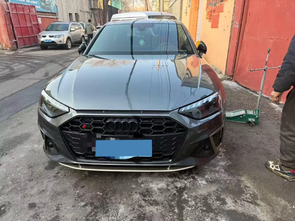2024 Audi A4L 2.0T 190HP L4 7DCT,autocango,china used car exporter,china ev exporter,chinese used car exporter,chinese used ev exporter
