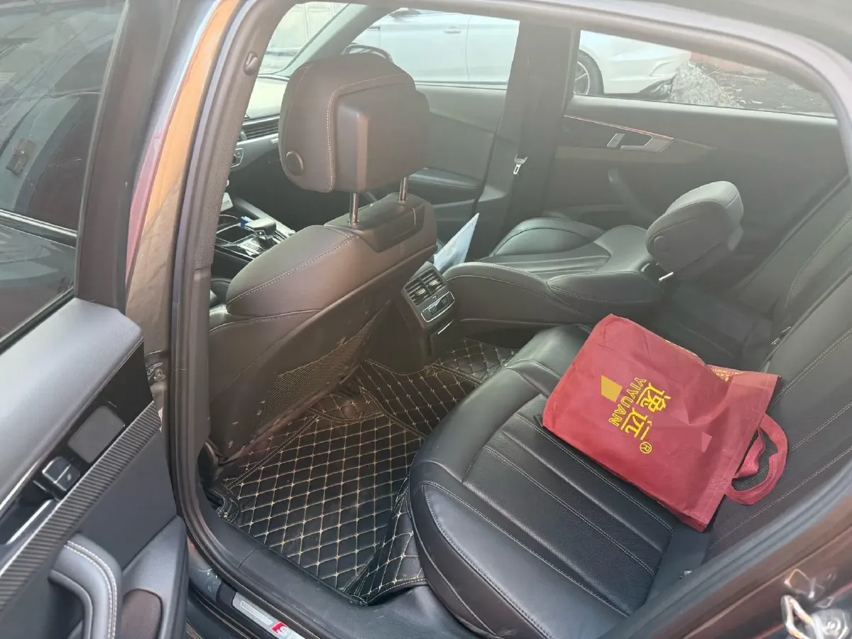 2024 Audi A4L 2.0T 190HP L4 7DCT,autocango,china used car exporter,china ev exporter,chinese used car exporter,chinese used ev exporter