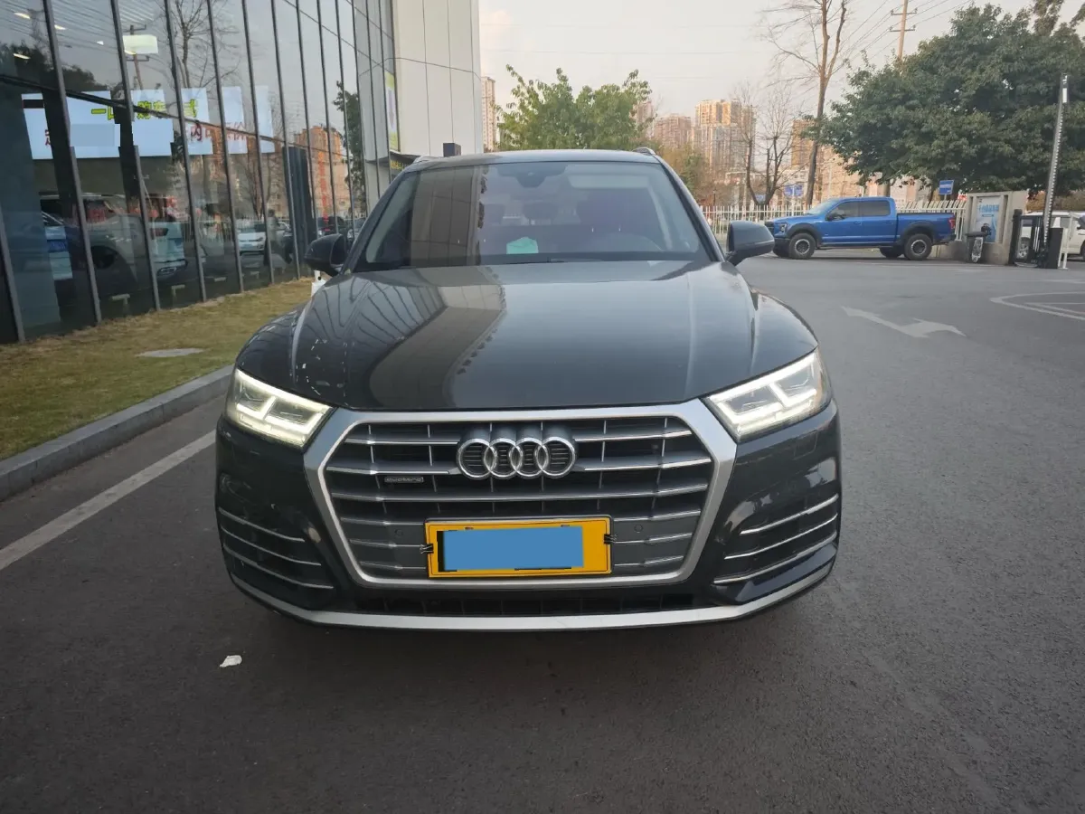 2020 Audi Q5L 2.0T 190HP L4 7DCT,autocango,china used car exporter,china ev exporter,chinese used car exporter,chinese used ev exporter