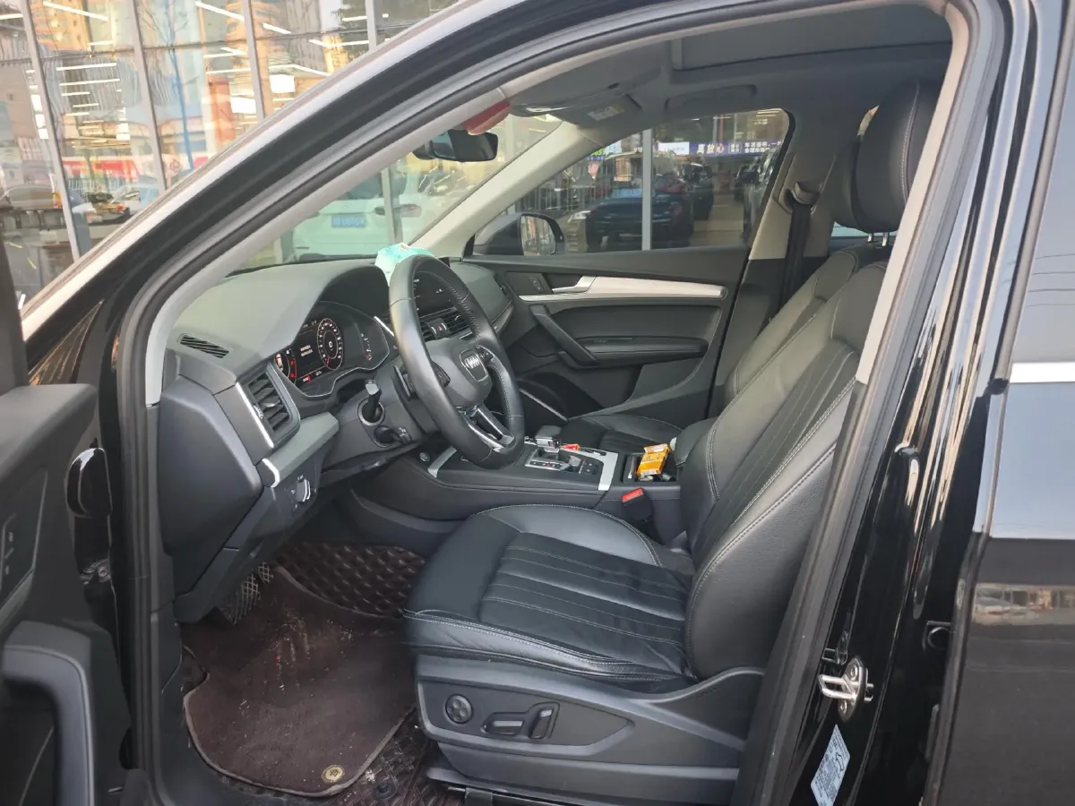 2020 Audi Q5L 2.0T 190HP L4 7DCT,autocango,china used car exporter,china ev exporter,chinese used car exporter,chinese used ev exporter