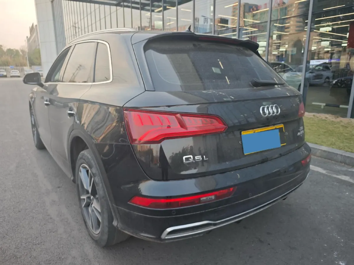 2020 Audi Q5L 2.0T 190HP L4 7DCT,autocango,china used car exporter,china ev exporter,chinese used car exporter,chinese used ev exporter