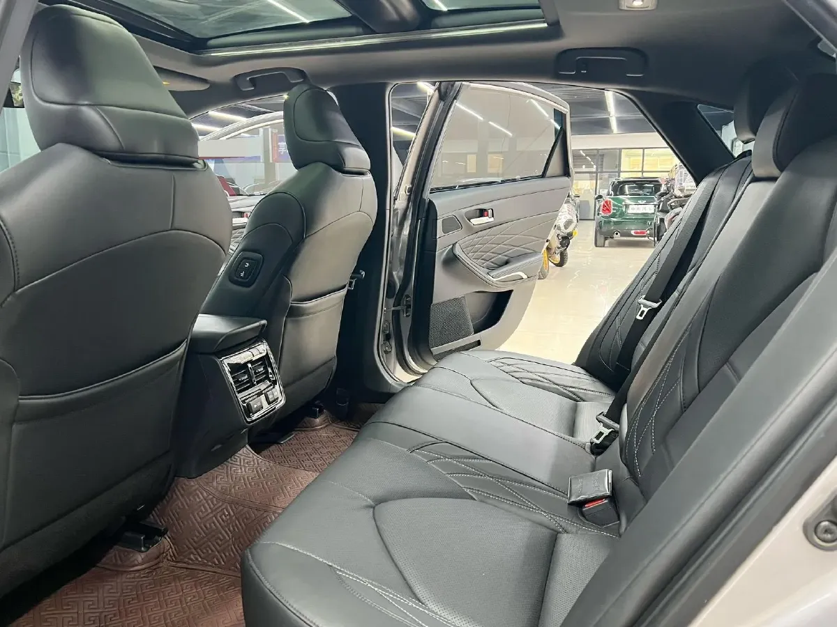 2023 Toyota Avalon 2.5L 207HP L4 8AT,autocango,china used car exporter,china ev exporter,chinese used car exporter,chinese used ev exporter